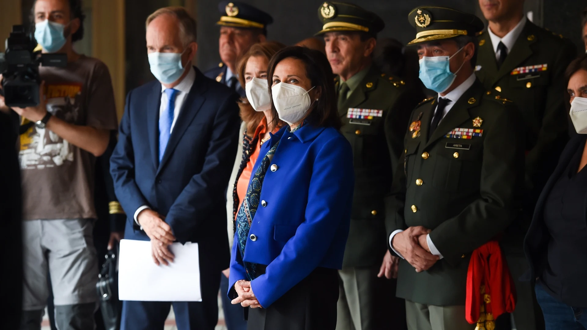 Robles y su hom&oacute;logo ucraniano visitan el Hospital Central de la Defensa G&oacute;mez Ulla