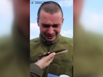 Soldado ucraniano rompe a llorar