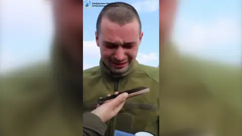 Soldado ucraniano rompe a llorar
