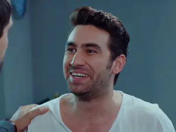 Alihan le da trabajo a Emir… ¿Para acercarse a Zeynep? Alihan le da trabajo a Emir… ¿Para acercarse a Zeynep?