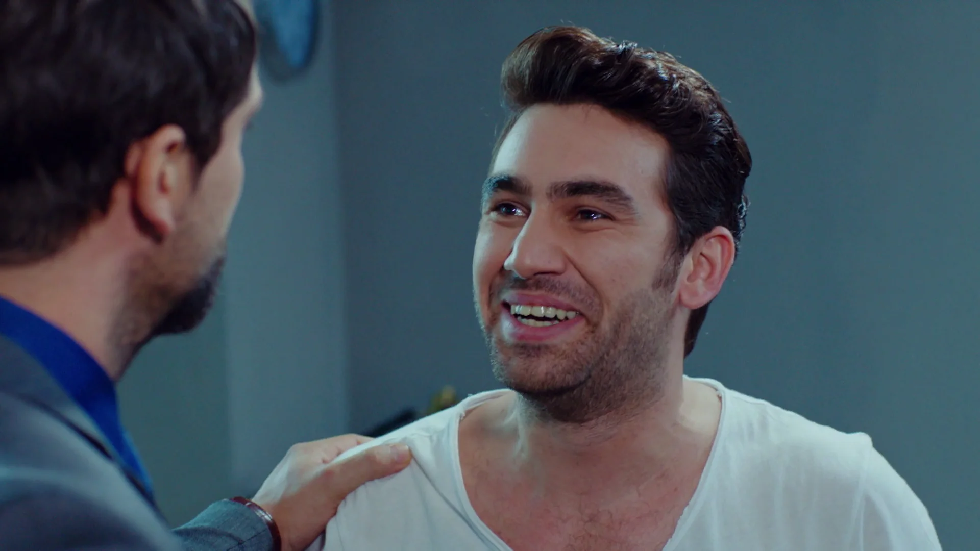 Alihan le da trabajo a Emir&hellip; &iquest;Para acercarse a Zeynep?