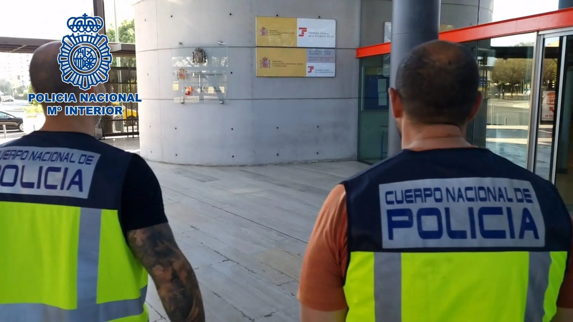 Agentes de la Policía Nacional Agentes de la Policía Nacional