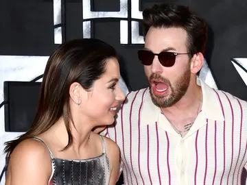Chris Evans y Ana de Armas Chris Evans y Ana de Armas