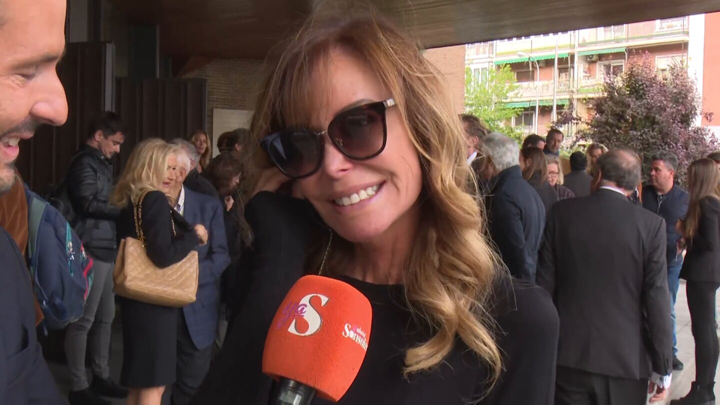 Lara Dibildos, tras la misa funeral de Laura Valenzuela: "Ha sido precioso, ha venido la gente que la quería"