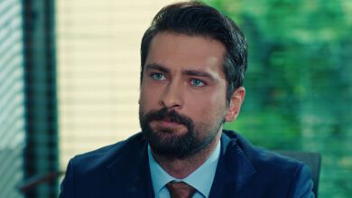 Alihan le deja claro a Zeynep que no quiere ser su amigo: 