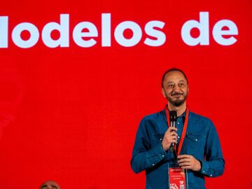 El secretario de Política Municipal del PSOE, Alfonso Rodríguez Gómez de Celis, en la Convención Municipal del PSOE-A