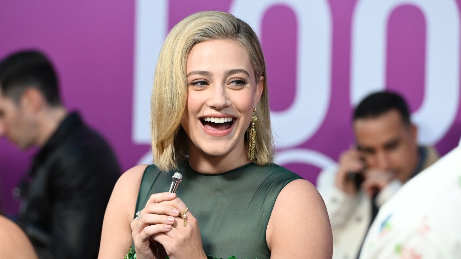 Lili Reinhart, pillada besándose con su nuevo novio, idéntico a Cole Sprouse y que ha grabado una parodia de él