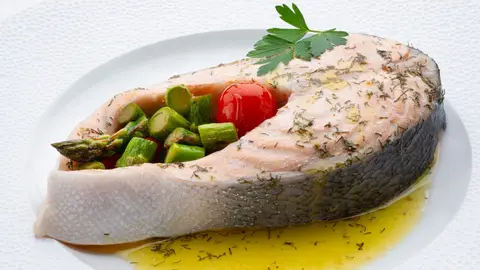 Karlos Arguiñano: Salmón al vapor con espárragos verdes y tomatitos ¡listo en 6 minutos! Karlos Arguiñano: Salmón al vapor con espárragos verdes y tomatitos ¡listo en 6 minutos!