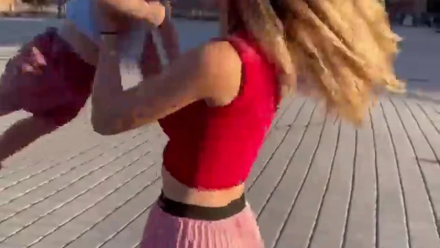 El vídeo viral de una americana sobre España: "Dar un paseo sin miedo a que nos peguen un tiro" El vídeo viral de una americana sobre España: "Dar un paseo sin miedo a que nos peguen un tiro"