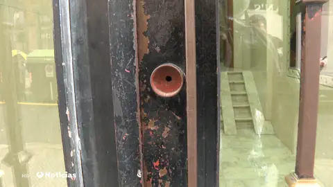 Oleada de robos de pomos y tiradores en los portales del barrio bilbaíno de Santutxu Oleada de robos de pomos y tiradores en los portales del barrio bilbaíno de Santutxu