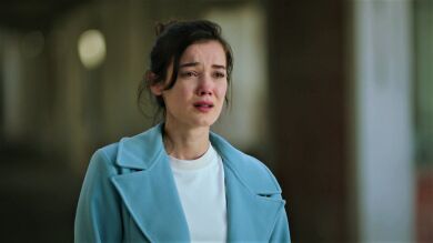 Yekta lleva a Ceylin a la escena del crimen y le cuenta toda la verdad: 