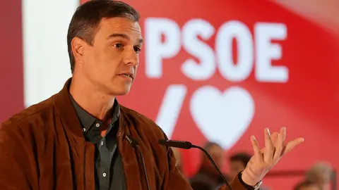 Pedro Sánchez anuncia 50.000 viviendas de alquiler a precio asequible de la Sareb Pedro Sánchez anuncia 50.000 viviendas de alquiler a precio asequible de la Sareb