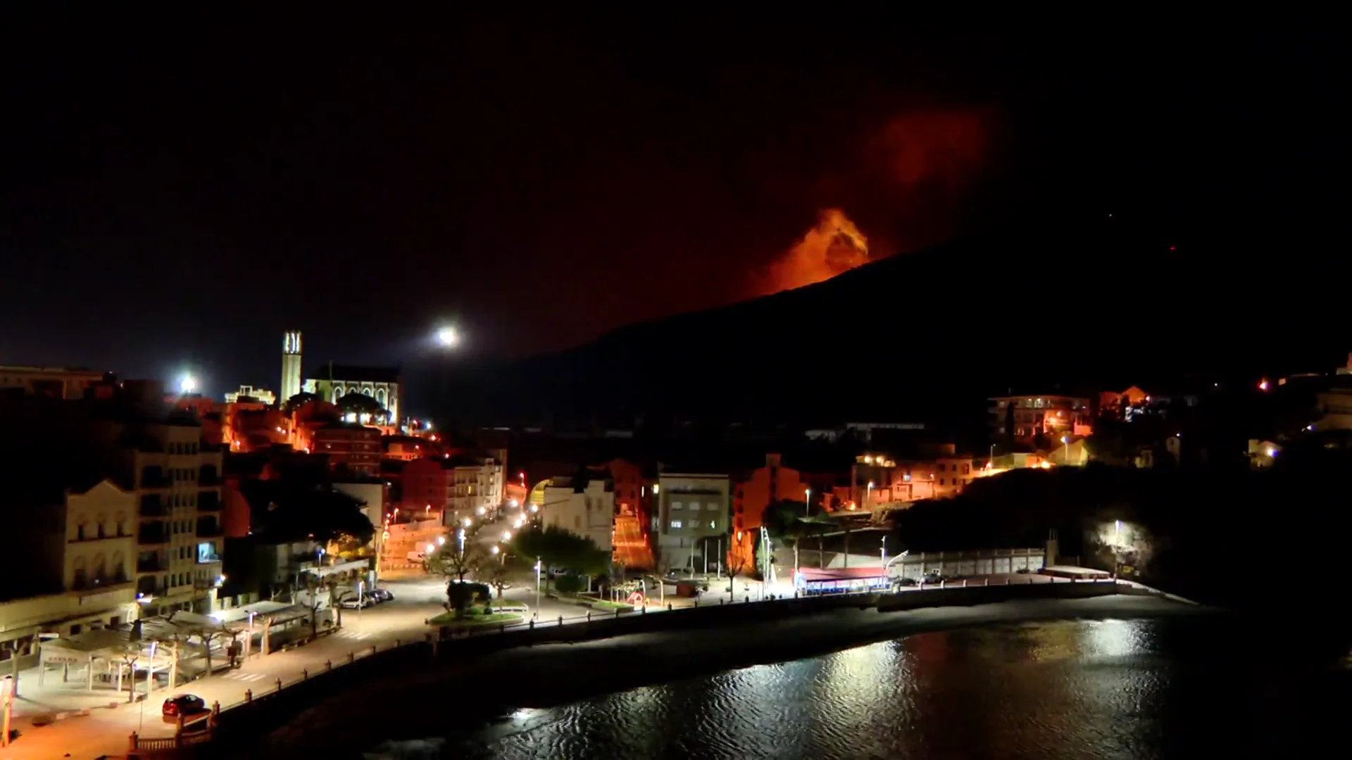 Activo el incendio en la frontera con Francia Activo el incendio en la frontera con Francia