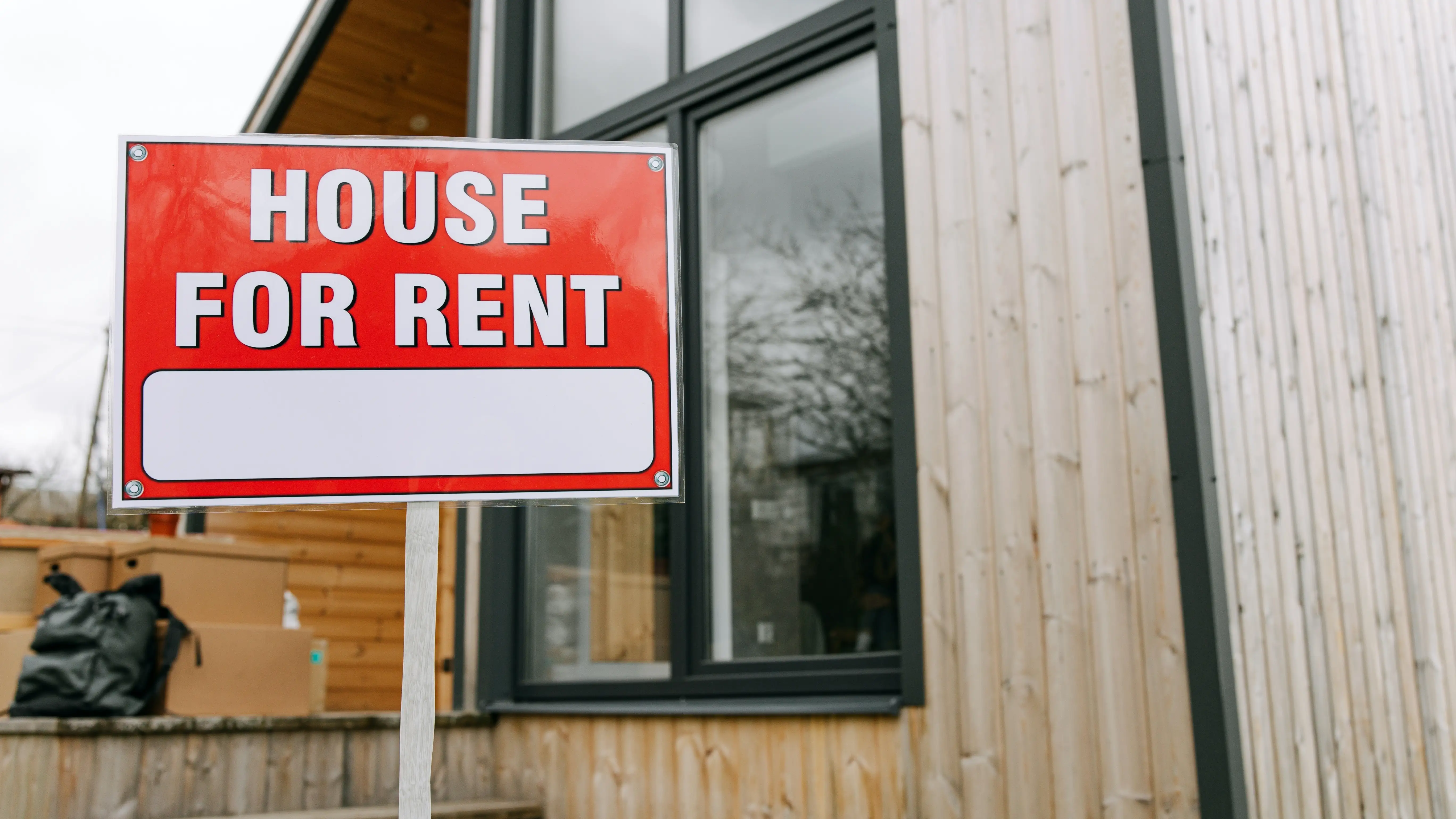 Vivienda con cartel de 'se alquila' en inglés Vivienda con cartel de 'se alquila' en inglés