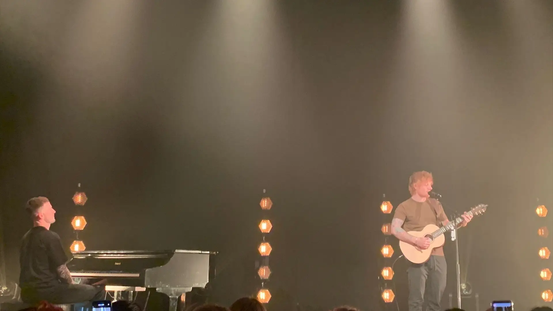 Ed Sheeran durante un concierto para un grupo reducido de fans en el C&iacute;rculo de Bellas Artes de Madrid 