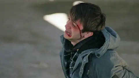 Ilgaz, fuera de sí, se enfrenta a Çinar: "Tenías un hermano y ahora acabas de perderlo" Ilgaz, fuera de sí, se enfrenta a Çinar: "Tenías un hermano y ahora acabas de perderlo"