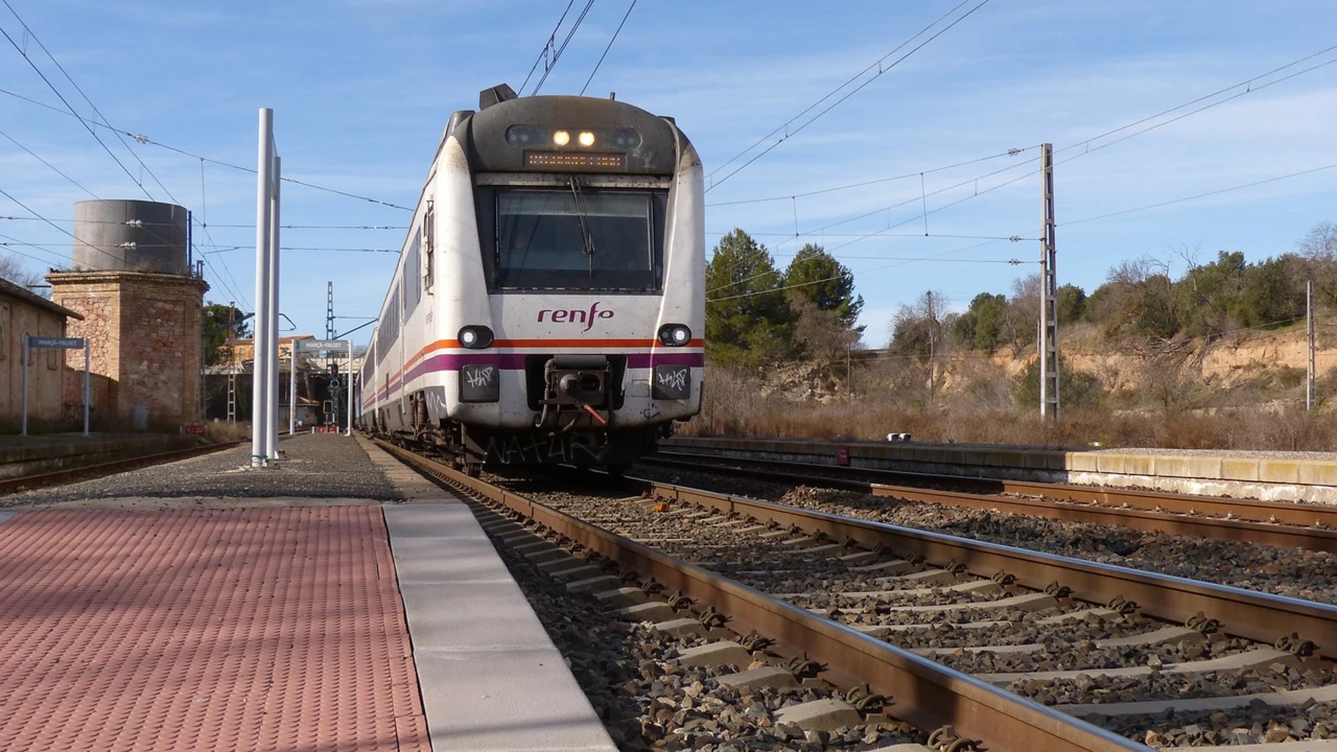 Renfe interrumpe la circulación del AVE Madrid-Barcelona tras una avería en la infraestructura de Ballobar, Huesca