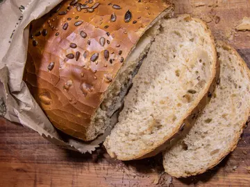 Barra de pan con semillas y pipas Barra de pan con semillas y pipas