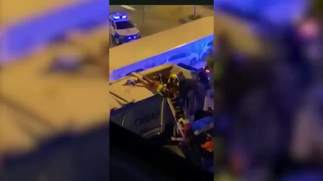 El vídeo del rescate de un hombre del camión de basura El vídeo del rescate de un hombre del camión de basura