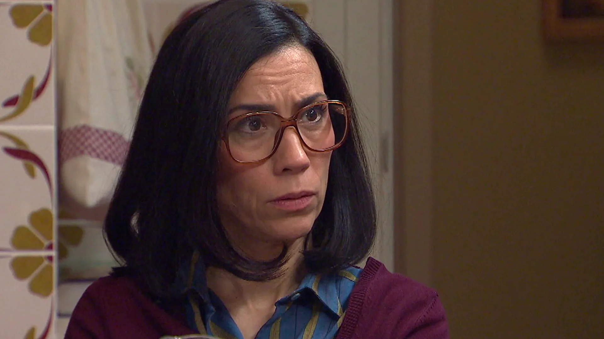 Manolita intenta abrirle los ojos a Ciriaco mientras Marcelino apoya su relación con Maribel