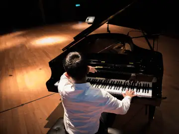 Un joven al piano Un joven al piano
