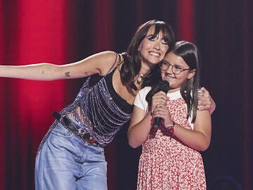 Carolina cumple su sue&ntilde;o y canta junto a Aitana &lsquo;Con la miel en los labios&rsquo;