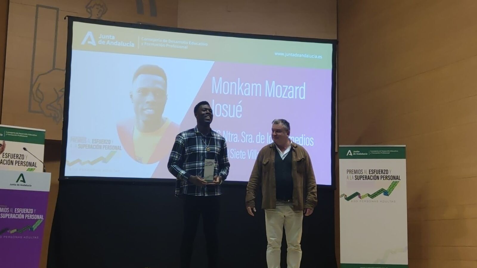 De Camerún a Cádiz en patera: la historia de superación de Monkam, un alumno sobresaliente