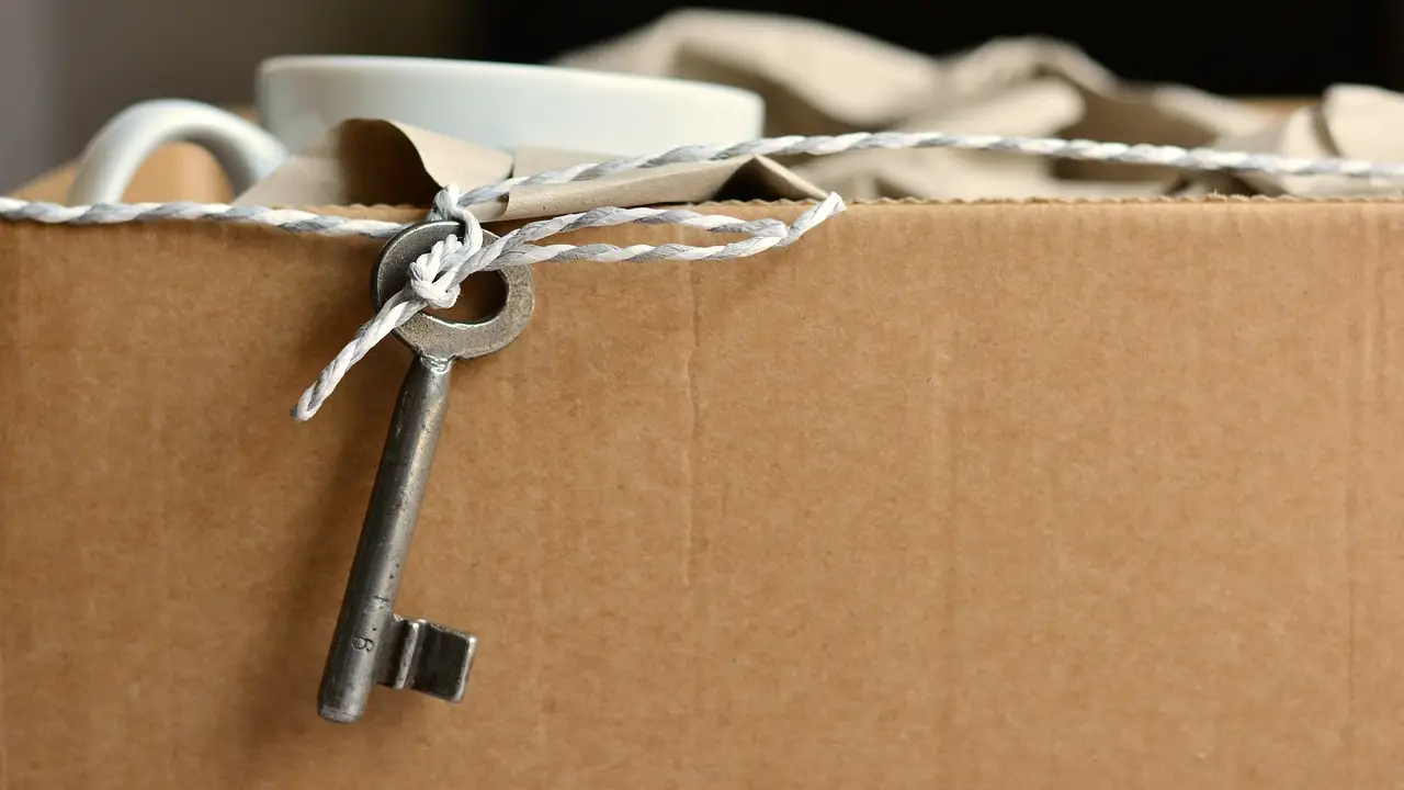 Una caja de mudanza Una caja de mudanza