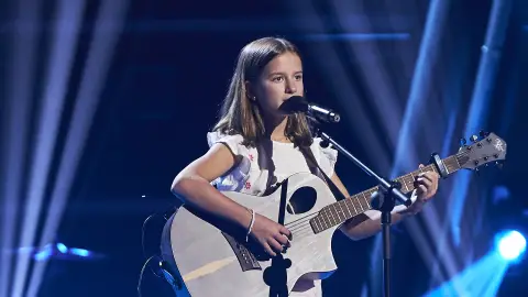 Gabriela canta ‘Traitor’ acompañada de su guitarra en las Audiciones a ciegas