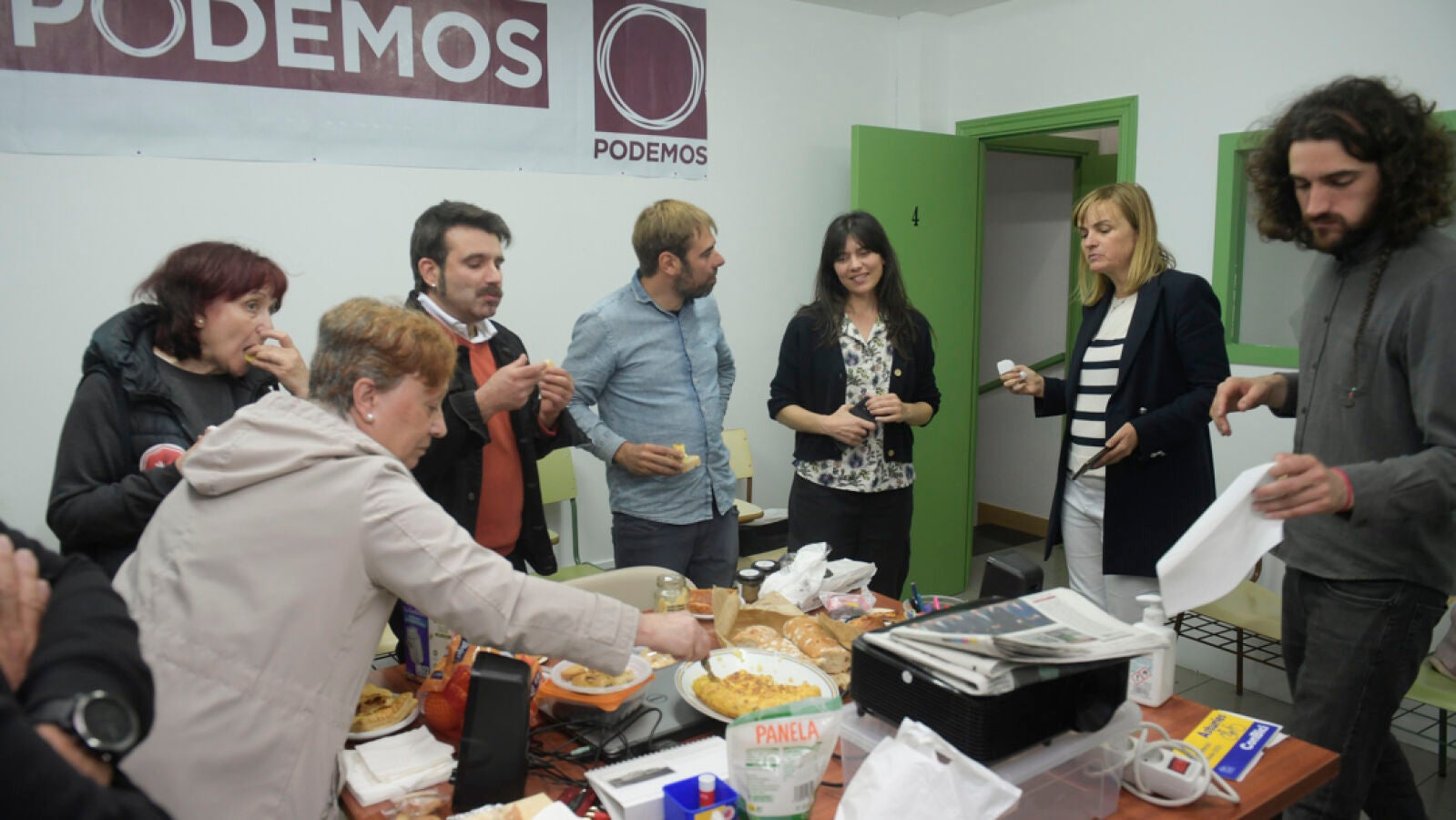 La candidata de Podemos Asturias, Covadonga Tomé, continuará su encierro en la sede de Gijón si no se respeta su lista