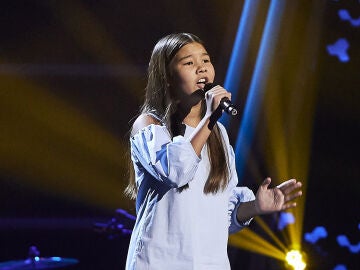 Zhanel Ali llena de luz el plat&oacute; de &lsquo;La Voz Kids&rsquo; cantando &lsquo;Hurt&rsquo; de Christina Aguilera