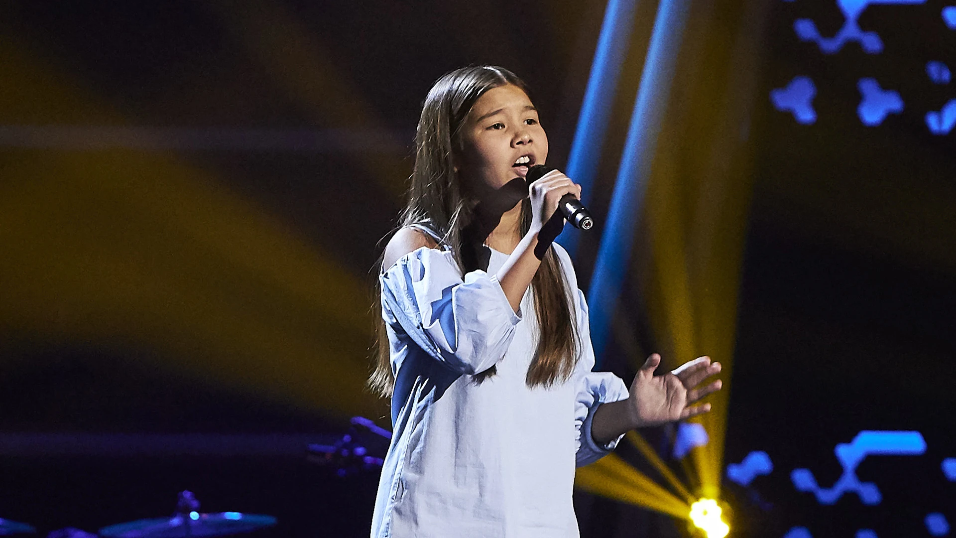 Zhanel Ali llena de luz el plat&oacute; de &lsquo;La Voz Kids&rsquo; cantando &lsquo;Hurt&rsquo; de Christina Aguilera