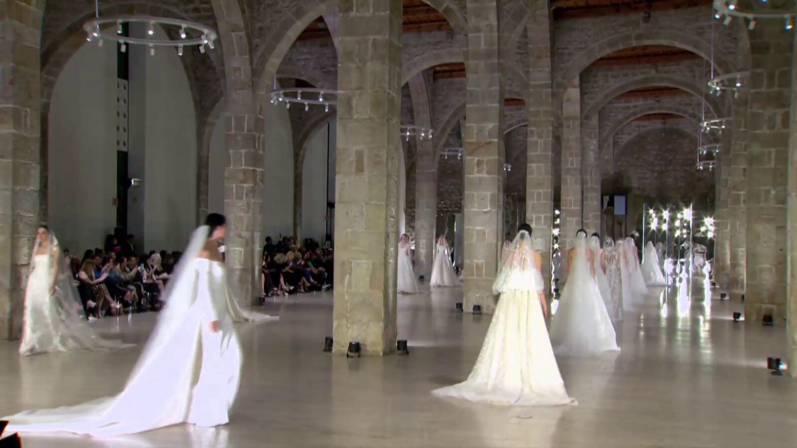 Barcelona se convierte estos días en la capital de la moda nupcial