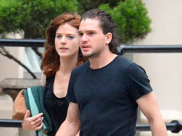 Kit Harington y Rose Leslie Kit Harington y Rose Leslie