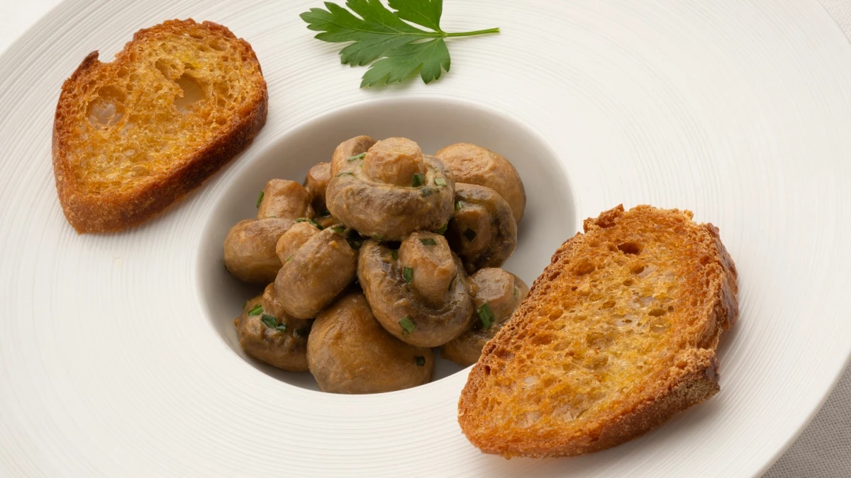 Champi&ntilde;ones a la mostaza, el aperitivo facil&iacute;simo y muy r&aacute;pido de Karlos Argui&ntilde;ano