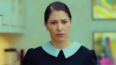 Aysel se arrepiente y evita que Yildiz se beba las pastillas… ¡Pero no se lo confiesa a Ender! Aysel se arrepiente y evita que Yildiz se beba las pastillas… ¡Pero no se lo confiesa a Ender!