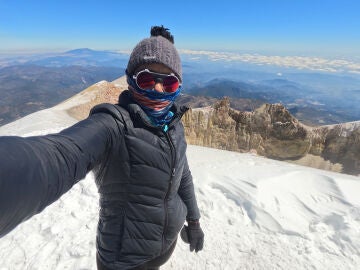 Perla López, en lo alto del Pico de Orizaba, la cima más alta de México