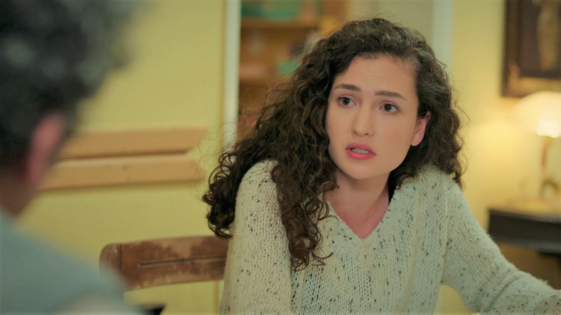 Oğulcan cae en la trampa de Emir y acaba perjudicando a Ömer en el concurso de baile Oğulcan cae en la trampa de Emir y acaba perjudicando a Ömer en el concurso de baile