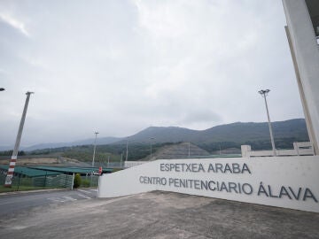 Entrada del centro penitenciario Álava