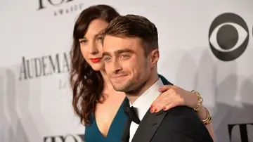 Daniel Radcliffe con su pareja Erin Darke