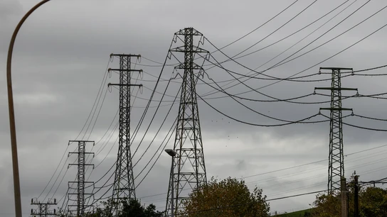Imagen de varias torres de alta tensión próximas a la subestación eléctrica de Ortuella (Vizcaya) Imagen de varias torres de alta tensión próximas a la subestación eléctrica de Ortuella (Vizcaya)