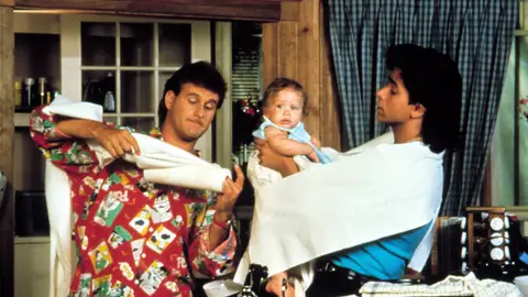 Dave Coulier, Mary Kate/Ashley Olsen y John Stamos en 'Full House' ('Padres Forzosos') Dave Coulier, Mary Kate/Ashley Olsen y John Stamos en 'Full House' ('Padres Forzosos')