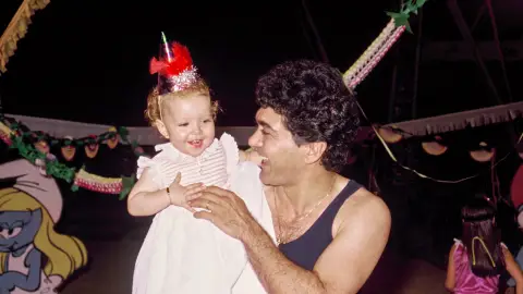 El recuerdo de Ángel y Sofía Cristo sobre su padre: “Creo que ha pagado todo el daño que hizo” El recuerdo de Ángel y Sofía Cristo sobre su padre: “Creo que ha pagado todo el daño que hizo”