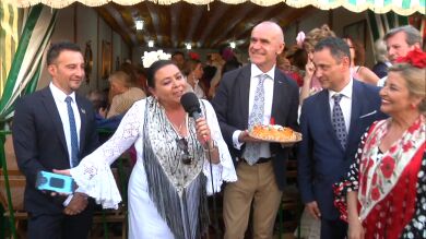 Celebramos el cumpleaños de María del Monte en directo con ella desde la Feria de Sevilla