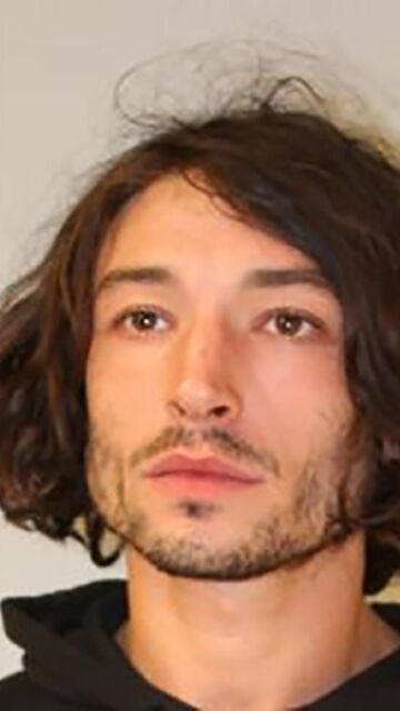 Ezra Miller, su foto tras ser arrestado por la policía en Hawái