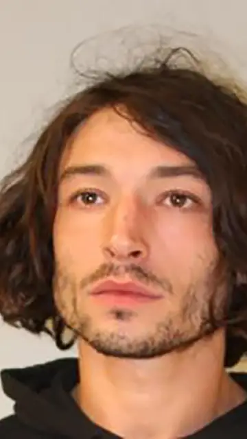 Ezra Miller, su foto tras ser arrestado por la policía en Hawái Ezra Miller, su foto tras ser arrestado por la policía en Hawái