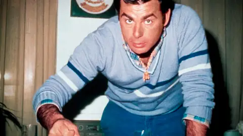 Bárbara Rey hipnotizada por Paquirri: “Fue una relación agradable, pero él seguía enamorado de Carmina” Bárbara Rey hipnotizada por Paquirri: “Fue una relación agradable, pero él seguía enamorado de Carmina”