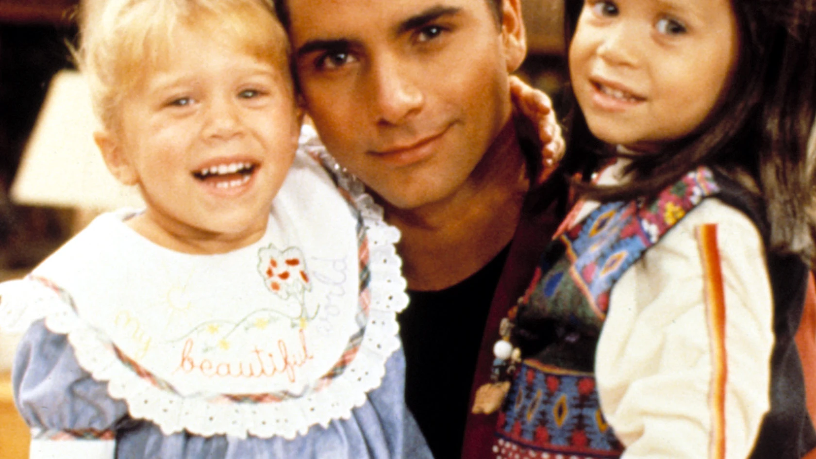 Mary Kate/Ashley Olsen y John Stamos en 'Full House' ('Padres Forzosos')