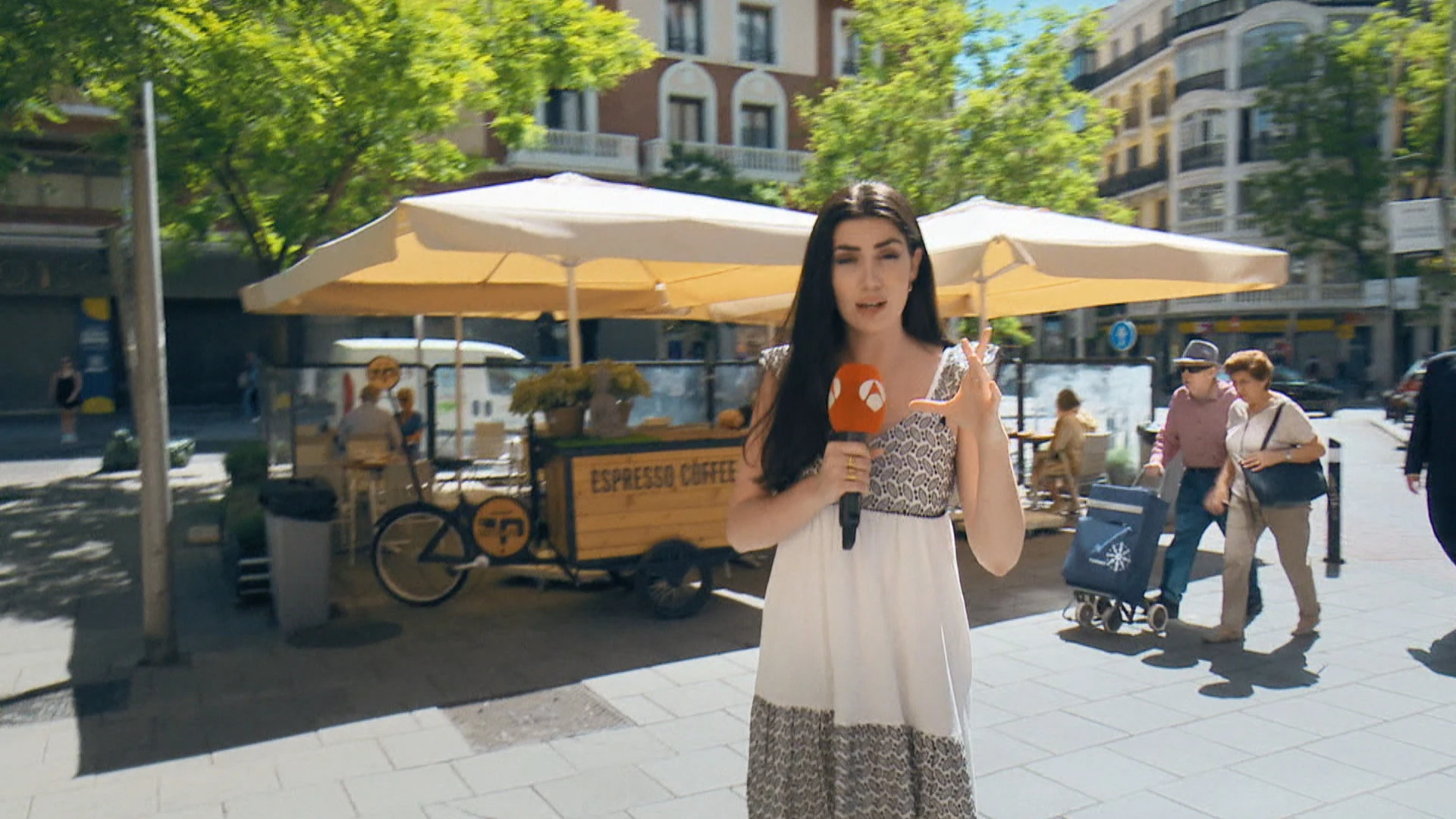 Los negocios se preparan ante el calor. Los negocios se preparan ante el calor.