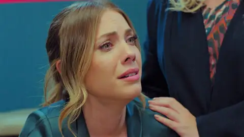 Yildiz recibe la peor de las noticias: ¡Ha perdido el bebé que estaba esperando! Yildiz recibe la peor de las noticias: ¡Ha perdido el bebé que estaba esperando!